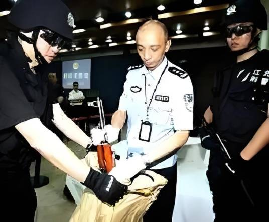 爱丁堡枪案