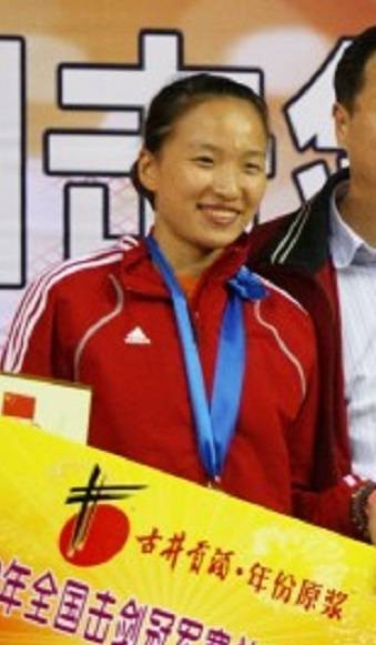 汤怡玲（中国击剑运动员）