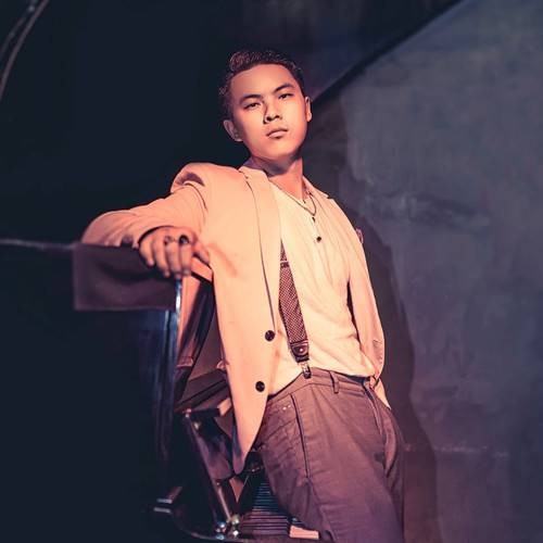 李岩（Rustic乐队主唱兼吉他手）