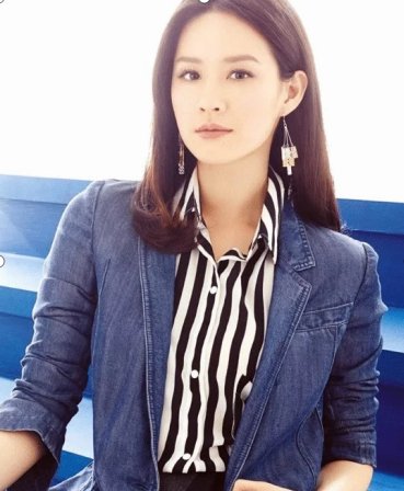曾恺玹素颜已经能打,和现任老公并肩,你觉得她漂亮吗?