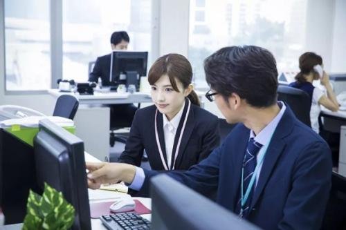 女硕士花50万托人找工作被骗,为什么这种事越来越多?