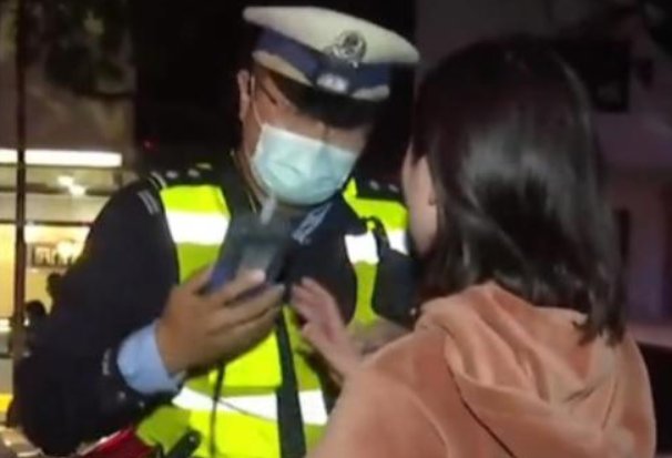 公安称女司机醉驾被查提yuwei与公安系统同音领导无关,对此你怎么看?