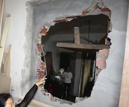 杭州女子新房阁楼墙遭邻居砸穿:想共用,邻居的这个提议可行吗?