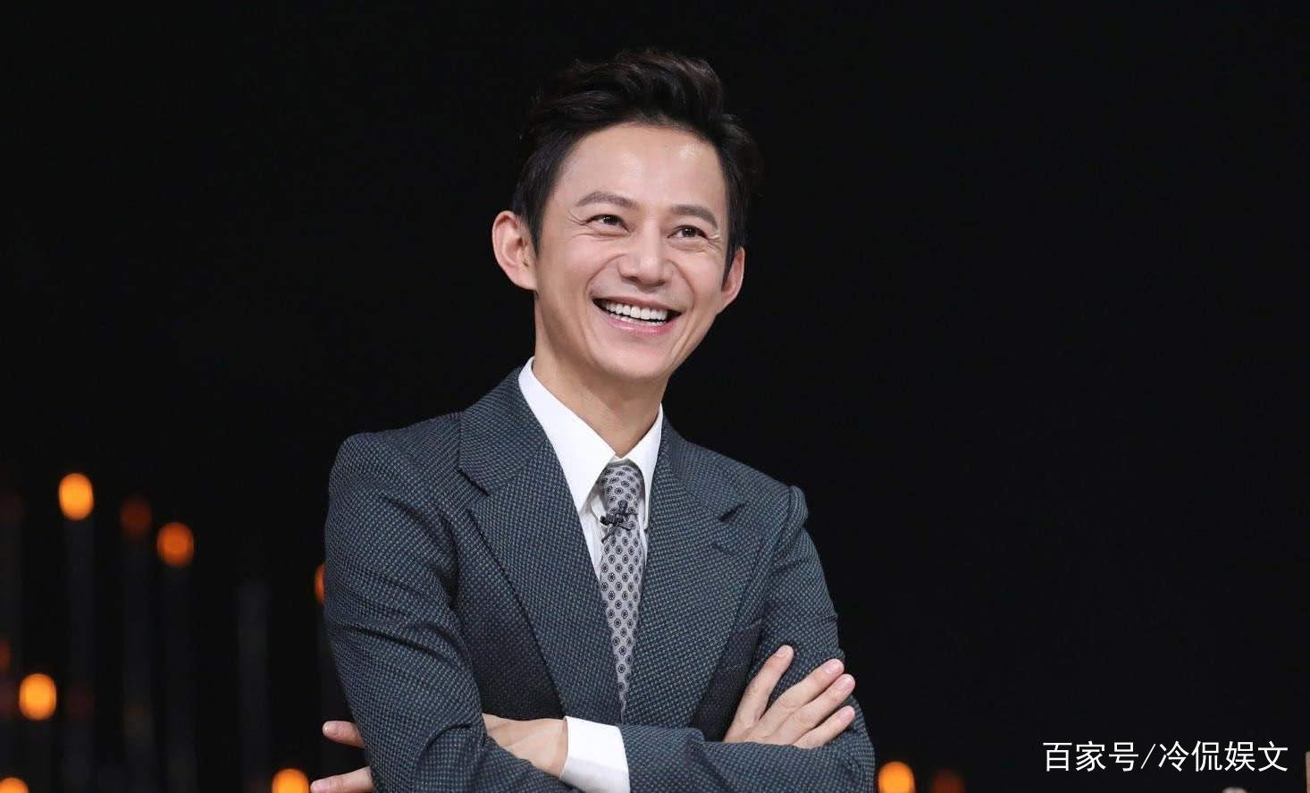 谢娜眼角笑出大坑,疑整容失败,何炅为啥不帮她澄清?友谊破裂?