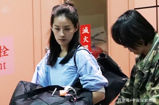 曾恺玹素颜已经能打,和现任老公并肩,你觉得她漂亮吗?