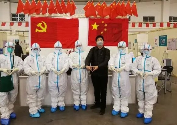 进过方舱的中年男子“流浪”42天,这些天他经历了什么?