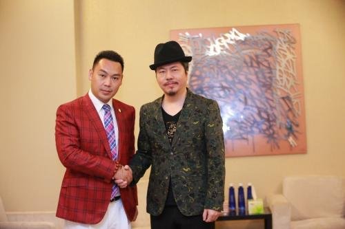 黄国伦和前妻离婚怎么回事?