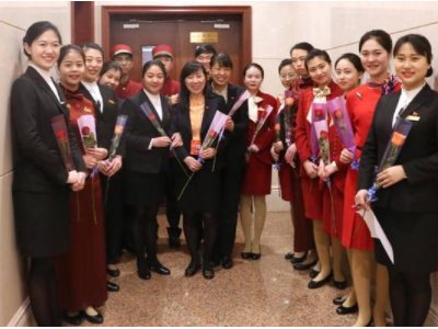 公司给女员工过节发百万现金,如何看待公司的做法?