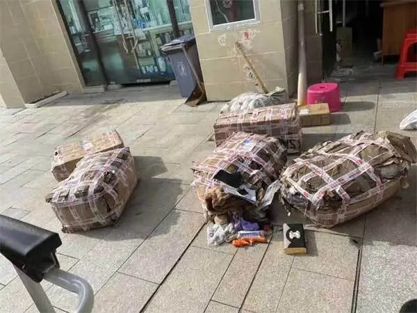 购买百万奢侈品在快递点浸水损毁,损失究竟该由谁来承担呢?