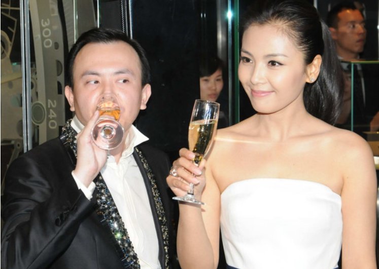 刘涛方否认因王珂欠债离婚,为何他们年年“被离婚”?