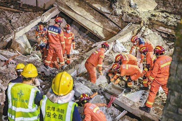 重庆垮塌食堂现场被夷为平地,已致9人遇难,燃气泄露燃爆的威力有多大?