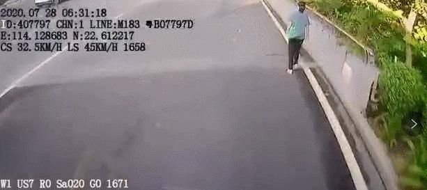 深圳公交司机低头捡东西碾死行人，究竟有何隐情？