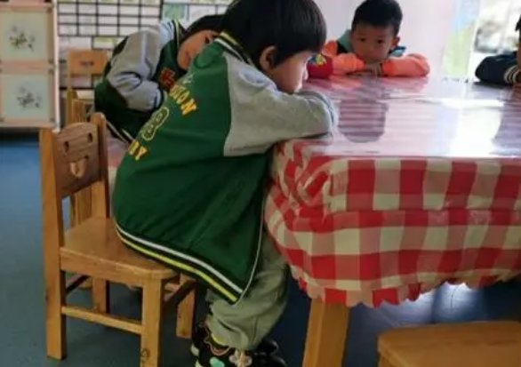 上海妇联称婴幼儿被单独隔离哭闹一事不实,此事还有哪些信息值得关注?