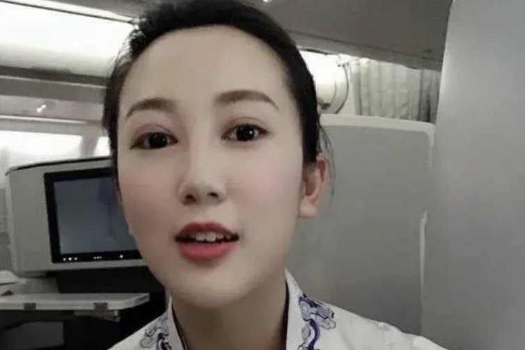 男子被空姐骗婚200万后称：后悔没珍惜前妻，他说这话要脸吗？