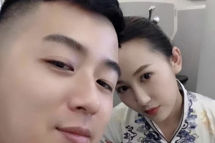 男子被空姐骗婚200万后称：后悔没珍惜前妻，他说这话要脸吗？