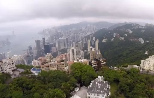 19岁香港学生假冒公安骗走九旬富婆2.5亿,这钱还能追回来吗?
