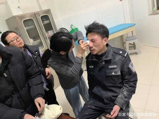 95后帅警官，救火后竟然一夜白头，这是怎么回事？