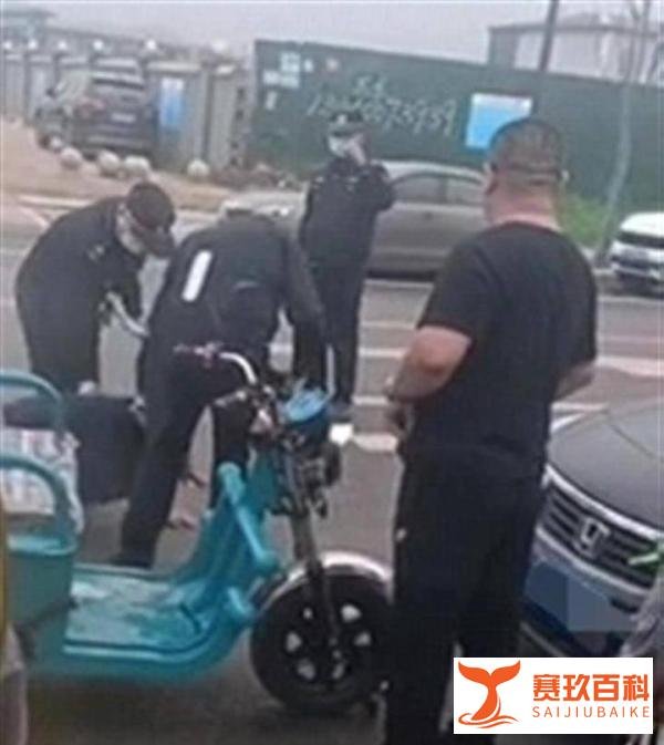卖盒饭男子跪求执法人员别处罚,官方:系无证经营,未对其经济处罚