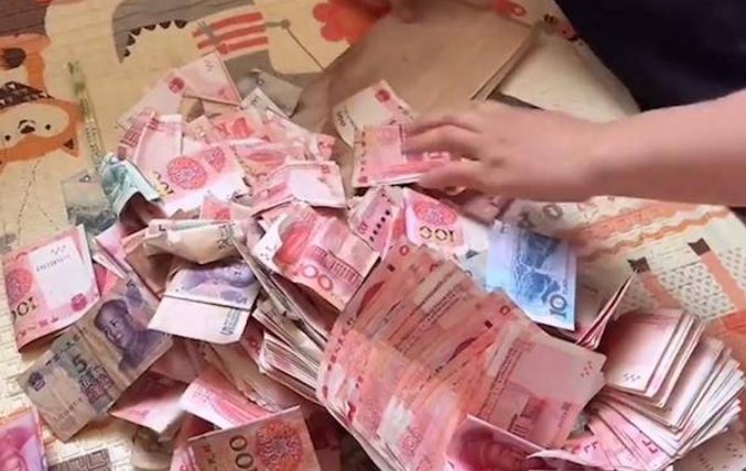 河南一小孩子存钱罐里有六万四,这是怎么做到的?
