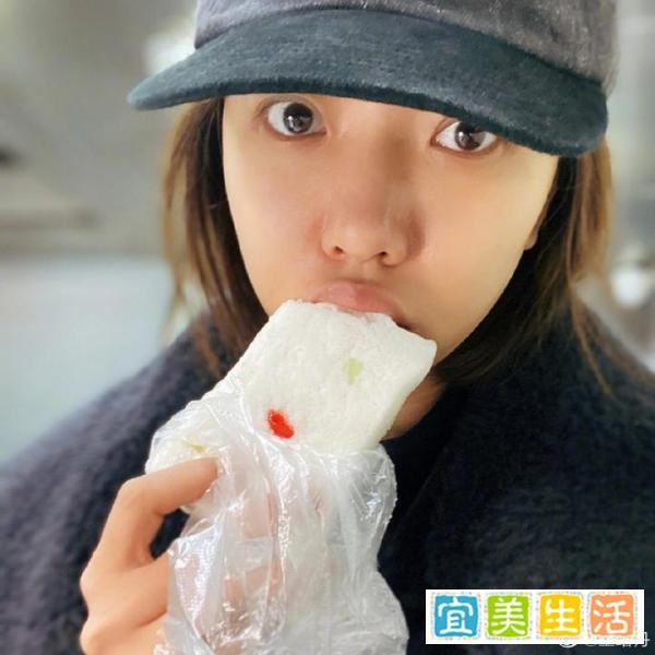 王珞丹晒日记:记忆力下降,想尝尝狗粮味,不会打游戏,渴望吃肉