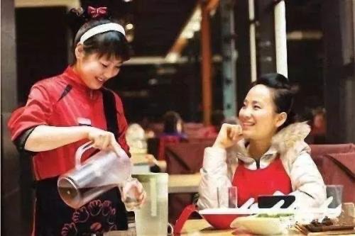 中消协点名海底捞排队乱象，你会为了吃海底捞花钱买号吗？