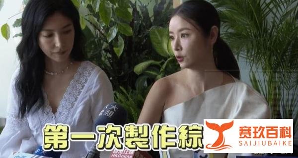 林心如穿露脐装逛超市！扛几大包零食上车，外套敞开炫出一截腹肌