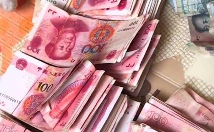 河南一小孩子存钱罐里有六万四,这是怎么做到的?
