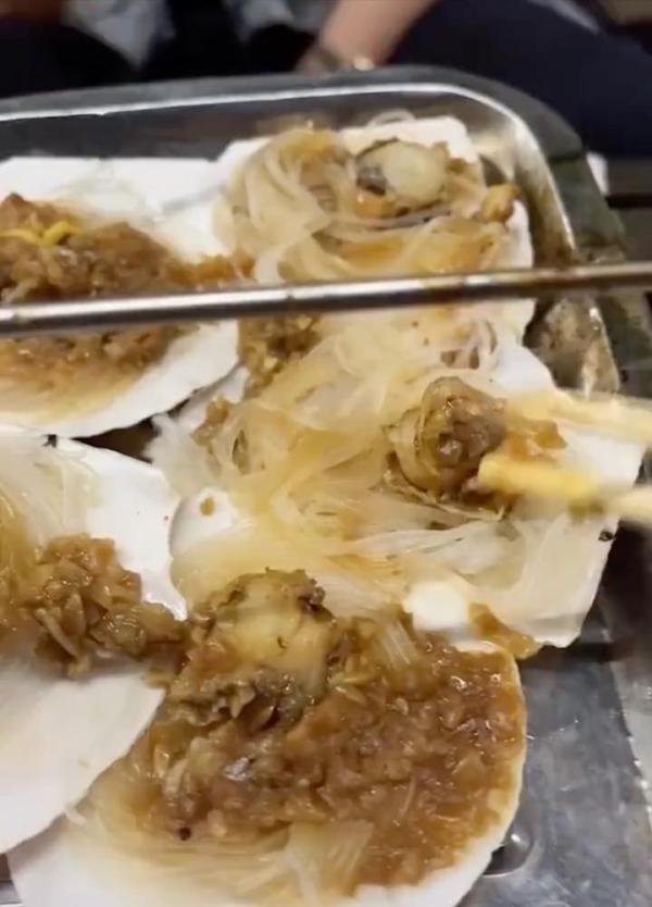 男子吐槽淄博扇贝太坑人，遭网友反驳：大连人为啥去淄博吃海鲜