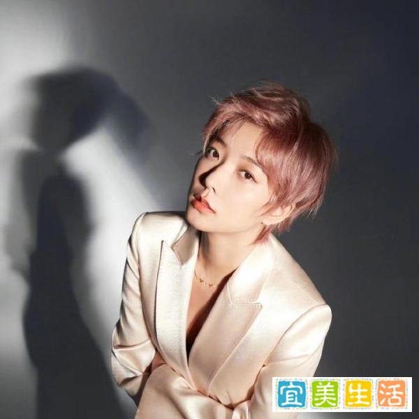 王珞丹晒日记:记忆力下降,想尝尝狗粮味,不会打游戏,渴望吃肉