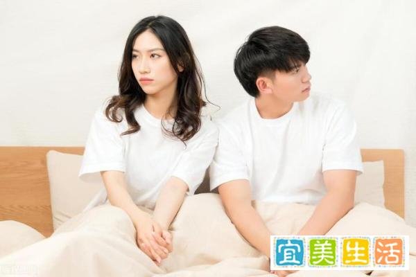 气愤!男子地铁上数次扇脸女子质问爱谁,女子全程未还手!