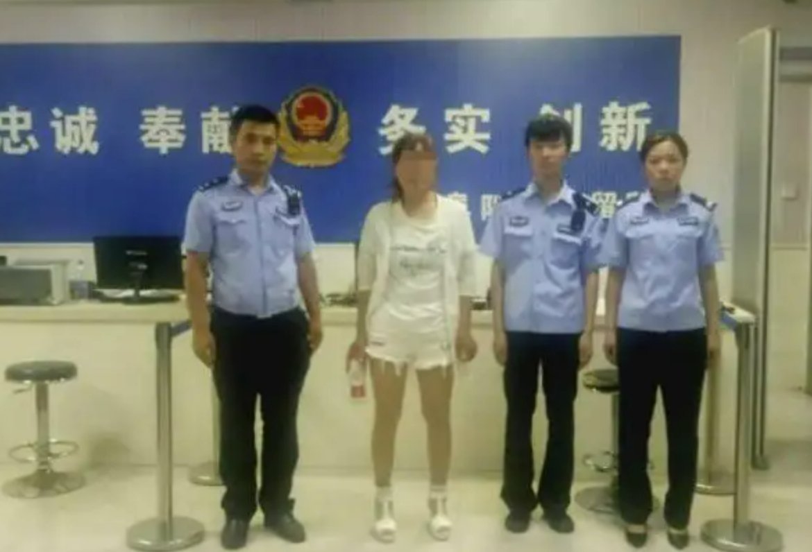 长春女子在小区群里“煽动敲盆”被行拘,其行为会被如何定性?