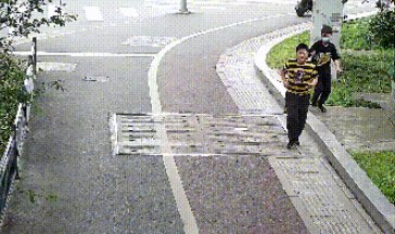 嘉兴俩大男孩捡了一个小男童，这两个男孩身上有哪些可贵的品质？
