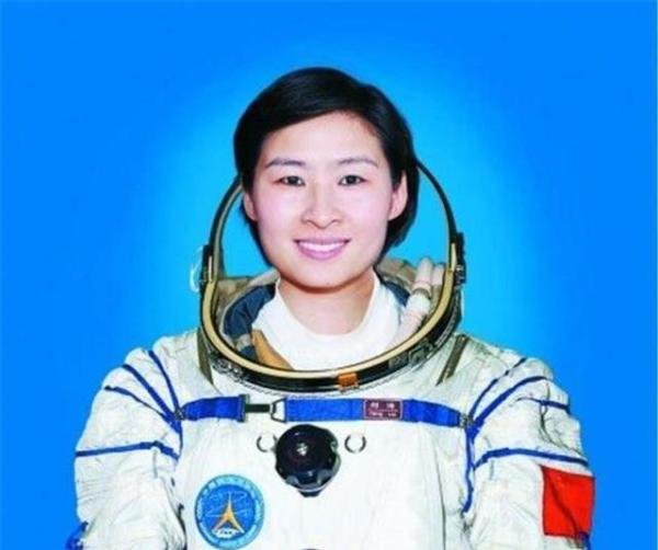 新“太空出差三人组”国庆启航，将有一名女航天员
