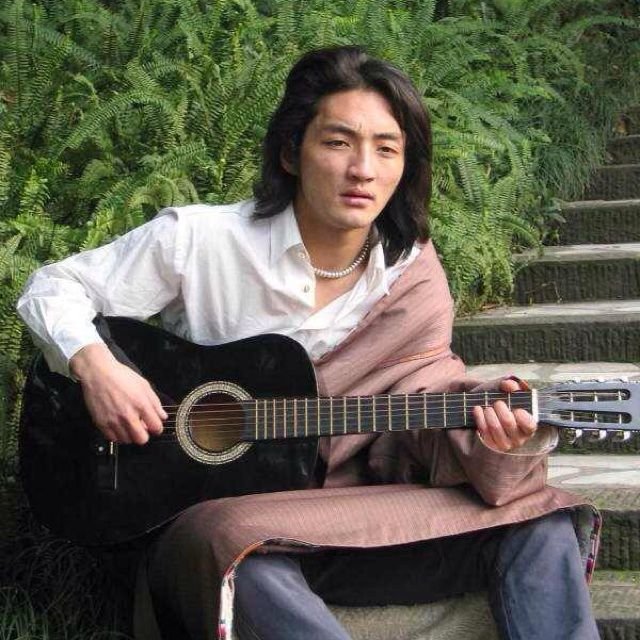 藏族歌手谢旦几岁了