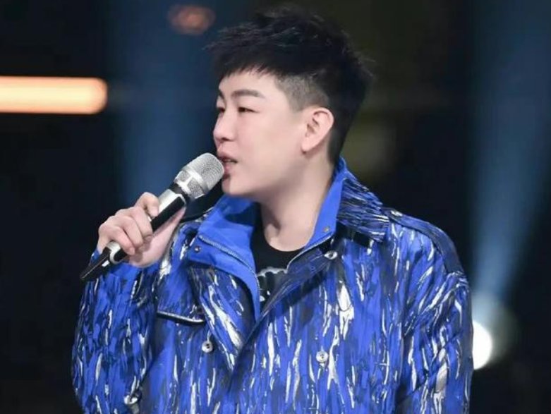 胡彦斌发文呼吁相关厂商建议易拉罐扣环往外开,网友们是如何评价此建议的?