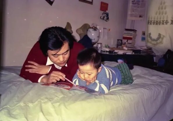 为什么郑渊洁不让儿子上学,要坚持在家自己教?他的儿子被他教育的怎么样?