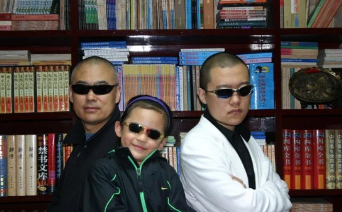 为什么郑渊洁不让儿子上学,要坚持在家自己教?他的儿子被他教育的怎么样?