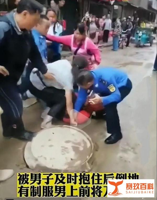 城管和摊贩发生冲突被上千人围堵！局长出面喊话得以脱困