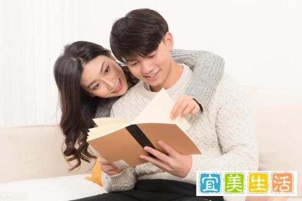 气愤!男子地铁上数次扇脸女子质问爱谁,女子全程未还手!