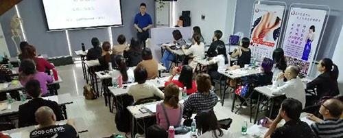 成为徒手整形师有哪些方法？