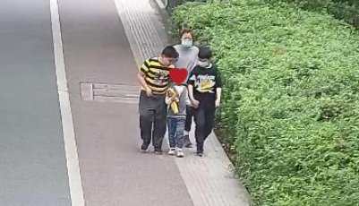 嘉兴俩大男孩捡了一个小男童，这两个男孩身上有哪些可贵的品质？