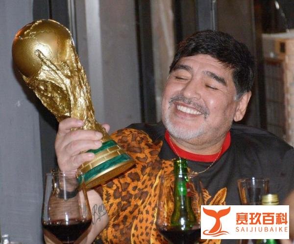 年初科比,年末马拉多纳,科比鹰郡事件,马拉多纳风流成为过去!