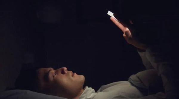 白岩松:孩子刷手机上瘾,86%成年人也如此,应该想想办法
