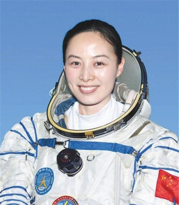 新“太空出差三人组”国庆启航，将有一名女航天员