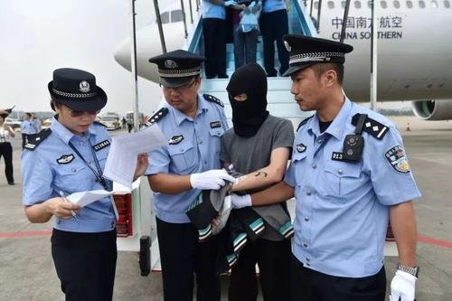 镇江10岁男孩被害案嫌疑人落网，警察速度快不快?