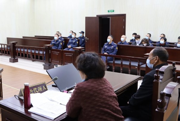买熟肉打假人称卖房卖车都不撤诉,商家是在卖惨博同情吗?