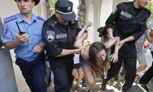 在塞尔维亚失联的成都女子与父亲相见,其精神状况如何?