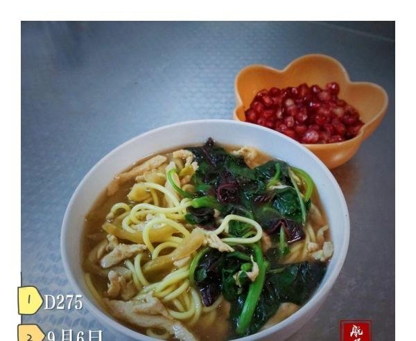 忍不住流口水的榨菜鸡丝面
