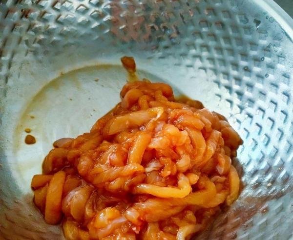 忍不住流口水的榨菜鸡丝面
