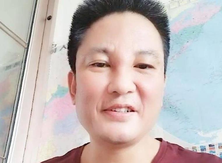某导演见不得贾玲爆红,对她多次警告,他给贾玲提鞋都不配,他到底是谁?
